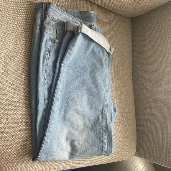 Santana Jeans Capris - Picture 7 of 8